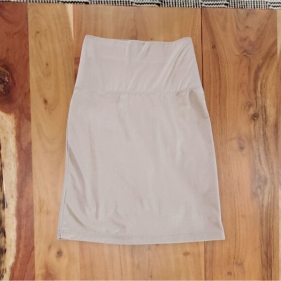 Marilyn Monroe Full Tummy Tuck Support Skirt In Nude- Size M - Picture 1 of 5
